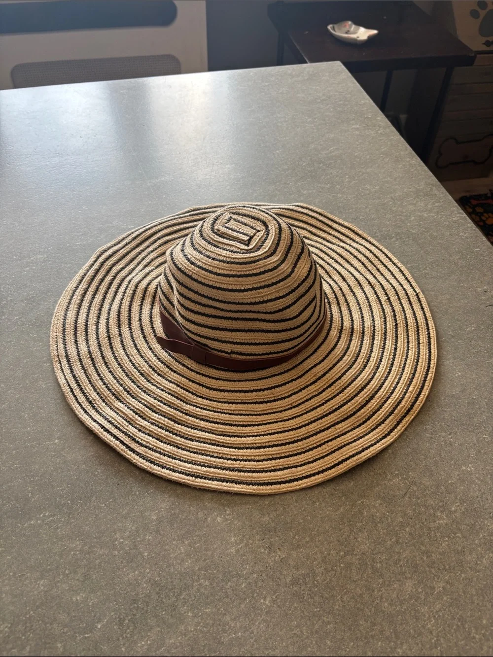 lululemon athletica Striped Wide-Brim Straw Sun Hat in Natural and Black